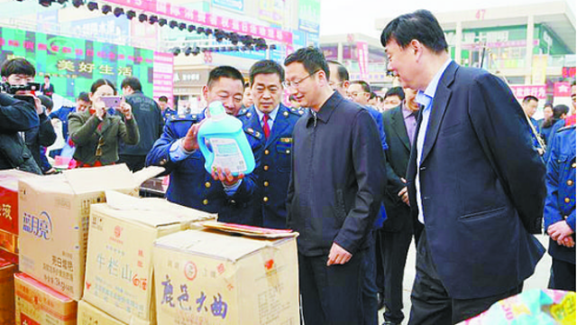 項城市消協、市工商局舉行國際消費者權益日宣傳活動